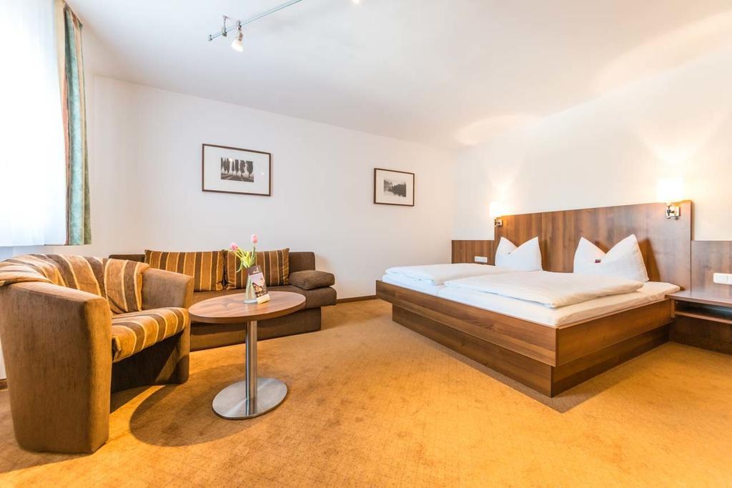 Metzgerei Gasthof Oberhauser - Hotel Zur Post إيغْلِنْغ المظهر الخارجي الصورة