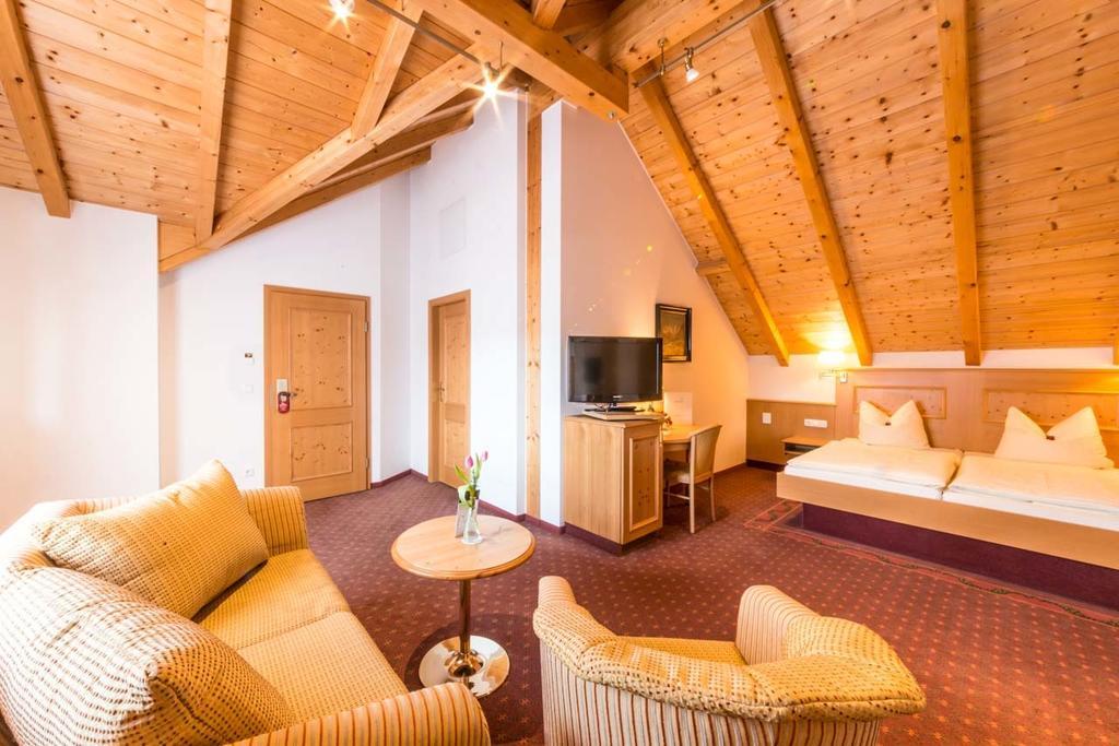 Metzgerei Gasthof Oberhauser - Hotel Zur Post إيغْلِنْغ الغرفة الصورة