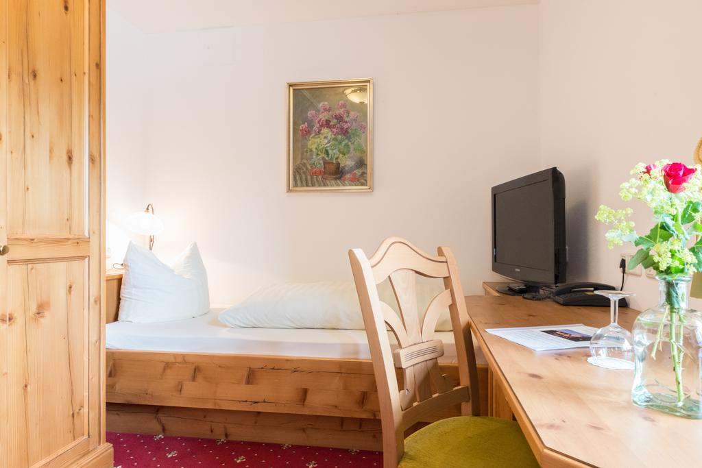 Metzgerei Gasthof Oberhauser - Hotel Zur Post إيغْلِنْغ المظهر الخارجي الصورة