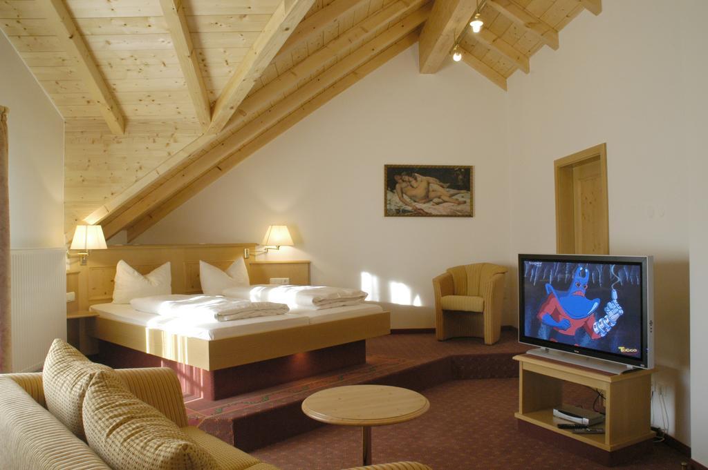 Metzgerei Gasthof Oberhauser - Hotel Zur Post إيغْلِنْغ المظهر الخارجي الصورة